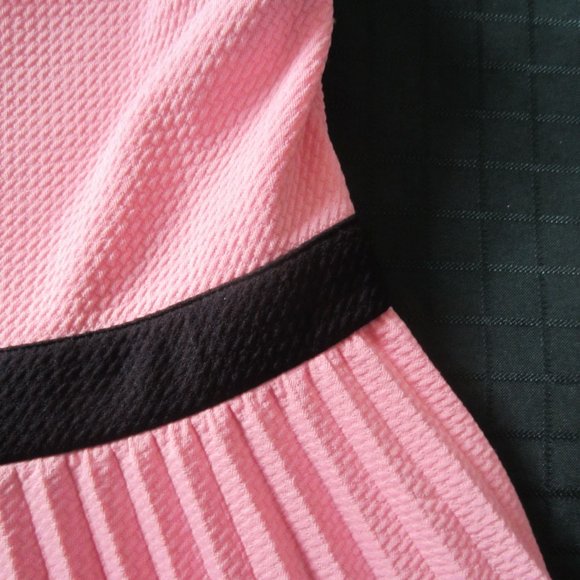 IRIS & IVY Girl's Sleeveless Dress Size 12 Pink & Black Pleated Skirt - Picture 6 of 8